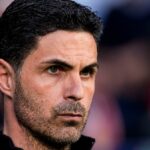 Mikel Arteta je pod tlakom, aby vyhral trofej v Arsenale s Gunners bojujúcim o víťazstvo v Premier League a Lige majstrov.