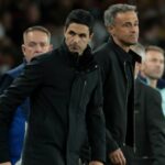 Tréner Arsenalu Mikel Arteta, tréner PSG Luis Enrique po semifinálovom zápase prvej časti Ligy majstrov UEFA 2024/25 medzi Arsenal FC a Paris Saint-Germain (PSG) na Emirates Stadium 29. apríla 2025 v Londýne, Anglicko