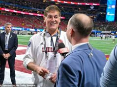 Miliardár Mark Cuban odhaľuje svoju tajnú úlohu v prvom národnom futbalovom titule Indiany v 139-ročnej histórii Kamenec z Indiana University Mark Cuban si pripisuje zásluhy za nábor Fernanda Mendozu