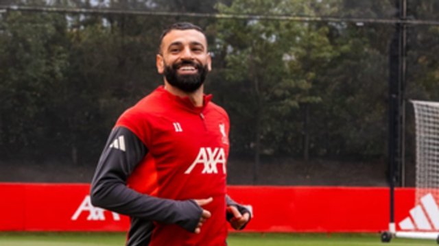 Zdá sa, že hviezda Liverpoolu Mohamed Salah je späť v tréningu pred zápasom s Manchestrom United.
