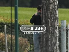 Moment, keď je špión Southamptonu prichytený pri čine: Exkluzívna bombová fotografia odhaľuje kľúčového člena manažérskeho personálu na školení v Middlesbrough – keď sa objavia nové detaily možnej papierovej stopy Analytik zo Southamptonu, ktorý sa skrýva za stromom, aby špehoval tréning Middlesbrough