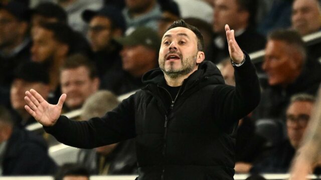 "Musíme byť sebavedomí a pozitívni," hovorí De Zerbi, keď Tottenham sleduje historické víťazstvo v Chelsea, aby si zabezpečil miesto v Premier League.

