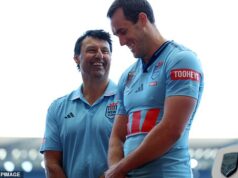 NSW na jar veľké prekvapenia v tíme State of Origin so šiestimi hviezdami, ktoré budú debutovať Tréner NSW Laurie Daley (na obrázku vľavo s kapitánom Isaahom Yeom) vymenoval šesť debutantov, ktorí budú čeliť Queenslandu v prvom zápase Originu 27. mája.