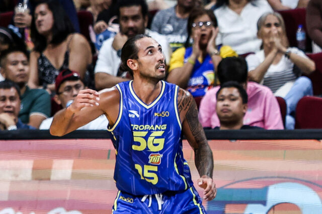 Jordan Heading TNT Tropang 5G počas zápasu proti Meralco Bolts v semifinále PBA Commissioner's Cup 2026