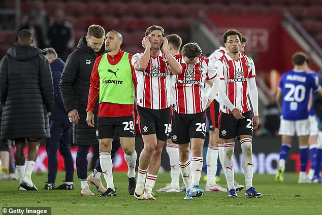 Nahnevaní hráči Southamptonu hovoria o škandále Spygate po potvrdení vylúčenia Tím Southamptonu prelomil mlčanie o škandále Spygate