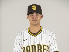 Najlepší záujemca MLB sa sám deportuje do Mexika po tom, čo sa priznal k obvineniu z pašovania ľudí Humberto Cruz, 19-ročný pravák, sa k žalobe prihlásil v novembri po vyšetrovaní federálnymi orgánmi v južnej Arizone.