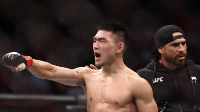 Najlepšie stávky a predpovede zápasov UFC Macau na 30. mája 7. augusta 2021; Houston, Texas, USA; Song Yadong (červené rukavice) reaguje na boj proti Caseymu Kenneymu (modré rukavice) počas UFC 265 v Toyota Center. kredity: Troy Taormina-USA TODAY Sports