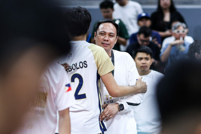 Tréner NU Bulldogs Dante Alinsurin
