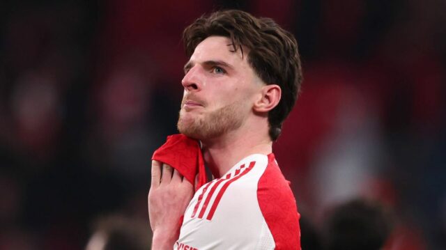Declan Rice z Arsenalu vyzerá skľúčene