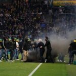 Najvyšší zápas ukončený po 22 minútach z dôvodu ultras búrky | Futbal | Šport