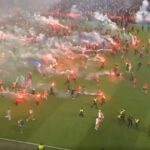 Najvyšší zápas ukončený, pretože fanúšikovia na ihrisku zaútočili na sekundy tímu od titulu | Futbal | Šport