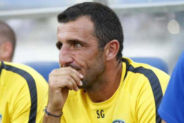 Nantes prejavuje záujem o bývalého manažéra FC Paris Stéphane Gilliho
