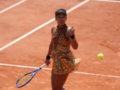 Naomi Osakaová postupuje do tretieho kola French Open vs. Iva Jovic Japonka Naomi Osakaová reaguje na zápas proti Donne Vekic z Chorvátska počas ich druhého kola dvojhry na tenisovom turnaji French Open v Paríži vo štvrtok 28. mája 2026.