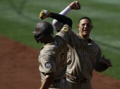 Nationals explodujú na šesť behov, porazte Padresa 30. mája 2026; Washington, District of Columbia, USA; San Diego Padres shortstop Xander Bogaerts (2) oslavuje s Padresom tretieho hráča Mannyho Machada (13) po tom, čo zasiahol sólo homerun Washington Nationals počas druhej zmeny v Nationals Park. Povinný kredit: Geoff Burke-Imagn Images