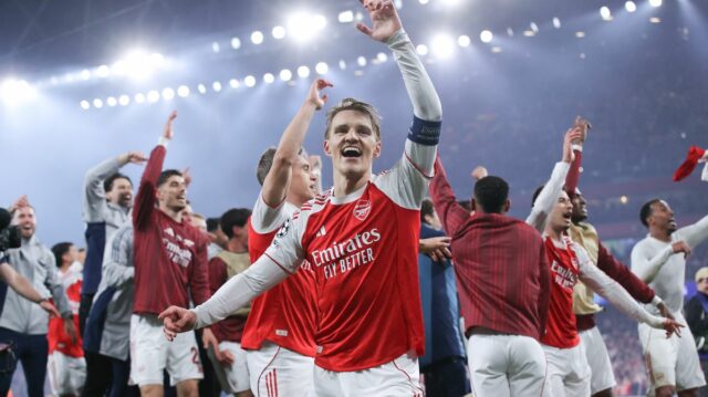 Názory hráčov Arsenalu na finále Ligy majstrov po zhliadnutí Bayernu Hráči Arsenalu oslavujú postup do finále Ligy majstrov a nebudú sa „báť“ proti PSG.