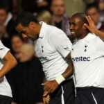 Aaron Lennon zo Spurs hovorí s manažérom Mauriciom Pochettinom