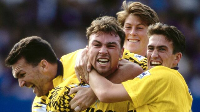 Nechcel som vstúpiť do Tottenhamu, ale nemal som čo povedať, 1992: Jason Cundy z Chelsea v akcii počas zápasu.