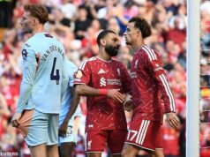 Neistá budúcnosť Liverpoolu: Keďže plačúci Mohamed Salah a Andy Robertson odchádzajú ako koniec éry na Anfielde, ďalšie dve hviezdy by mohli byť na rade, píše LEWIS STEELE Mohamed Salah (vľavo) opustil Liverpool tak, že porazil Curtisa Jonesa v remíze s Brentfordom