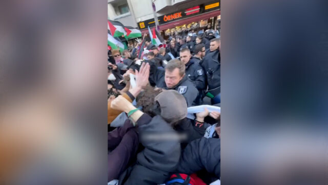 Nemecká polícia zaútočila na demonštrantov na výročnom zhromaždení Nakba | Nemecká polícia zaútočila na demonštrantov na výročnom zhromaždení Nakba | Protesty