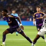 Neskorý vyrovnávajúci gól Vancouveru priniesol v LA Galaxy remízu