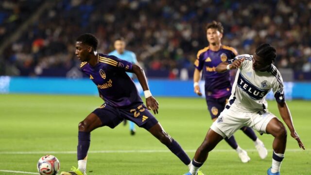 Neskorý vyrovnávajúci gól Vancouveru priniesol v LA Galaxy remízu
