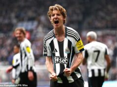 Newcastle AKCEPTUJE ponuku Barcelony vo výške 70 miliónov libier za Anthonyho Gordona – keďže Magpies sa chcú zajtra pripraviť na lekársku prehliadku v Katalánsku Newcastle prijal ponuku Barcelony vo výške 70 miliónov libier za Anthonyho Gordona