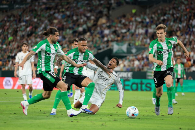 Newcastle súperí s Barcelonou o získanie odvahy Real Betis
