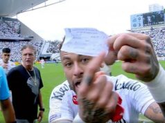 Neymar EXPLODE u rozhodcu v zúrivom zrútení po chybe pri striedaní – s hviezdou, ktorá sa zajtra dozvie o svojom osude na majstrovstvách sveta uprostred záhadnej správy od brazílskeho trénera Carla Ancelottiho Neymar prišiel o handru v nedeľu po tom, čo ho omylom vystriedal počas zápasu Santosu