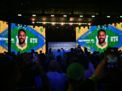 Neymar je späť v zostave Brazílie na štvrté majstrovstvá sveta Brazílska superhviezda Neymar bola v pondelok dramaticky odvolaná do reprezentácie krajiny na majstrovstvách sveta, do národného tímu sa vrátil po takmer trojročnej absencii.