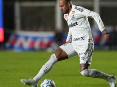 Neymar sa ospravedlňuje za roztržku so synom Robinha na tréningu Santosu Neymar sa ospravedlňuje za roztržku so synom Robinha na tréningu Santosu