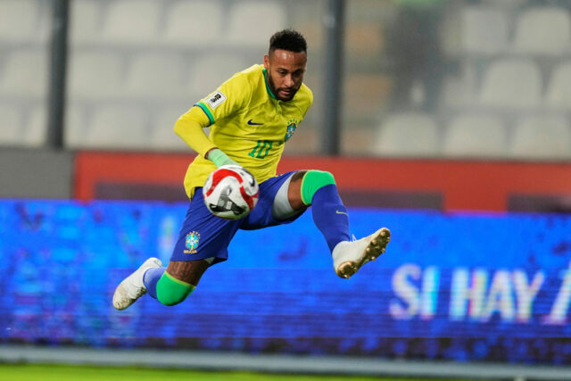 Neymar sa zranil, pravdepodobne nebude fit na prvý zápas majstrovstiev Svetový pohár Neymara v Brazílii