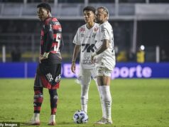 Neymar „PLAČIL“ 18-ročného syna zneuctenej brazílskej legendy počas boja na tréningovom ihrisku v Santose Neymar, vpravo, bol údajne zapojený do tréningu na ihrisku s centrom Robinho Jr