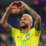 Neymar, rekordný strelec Brazílie, ktorý je teraz späť v Santose, je predurčený na svoje štvrté majstrovstvá sveta