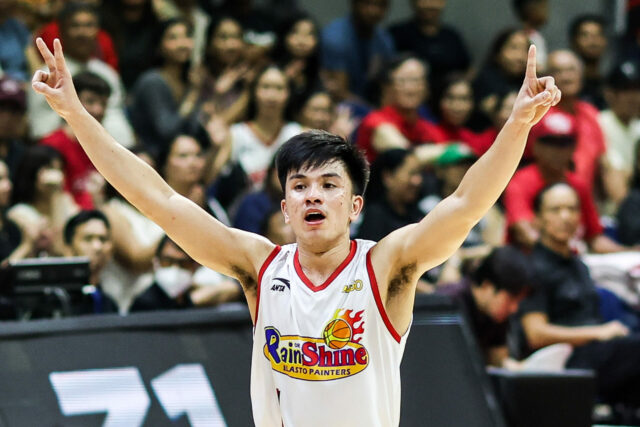 Adrian Nocum Rain or Shine vs Ginebra PBA semifinále