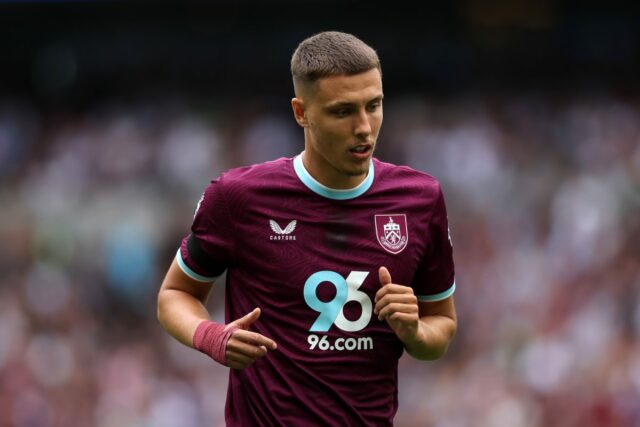 Nottingham Forest, Everton a Bournemouth sú v kontakte, aby podpísali Maxime Esteve z Burnley
