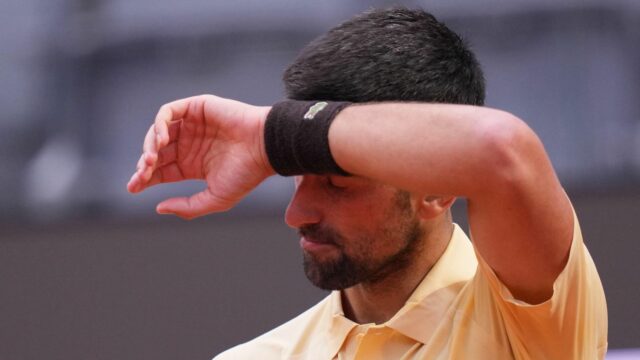 Novak Djokovič vyvoláva nové obavy zo zranení záhadnými komentármi na French Open
