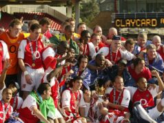 Nový dokument Arsenalu dáva fanúšikom nový pohľad na sezónu Invincibles s klubom opäť na pokraji slávy Hráči Arsenalu oslavujú