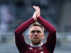 Nový klub sa pripojil k pretekom Jarroda Bowena, pretože West Ham sa obával výpredaja 100 miliónov libier NEWCASTLE UPON TYNE, ANGLICKO - 17. mája: Jarrod Bowen z West Ham United tlieska fanúšikom počas rozcvičky pred zápasom Premier League medzi Newcastle United a West Ham United v St James' Park 17. mája 2026 v Newcastle upon Tyne v Anglicku. (Foto: West Ham United FC/West Ham United FC cez Getty Images)