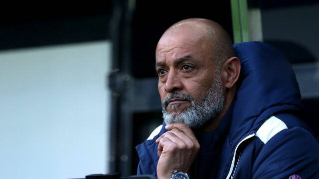 NEWCASTLE UPON TYNE, ANGLICKO - 17. MÁJ: Nuno Espirito Santo, manažér West Ham United, sleduje pred zápasom Premier League medzi Newcastle United a West Ham United v St James' Park 17. mája 2026 v Newcastle upon Tyne v Anglicku. (Foto: West Ham United FC/West Ham United FC cez Getty Images)
