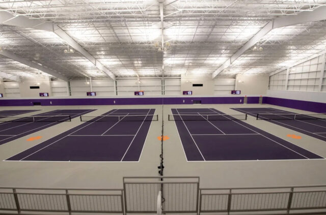 Oba tenisové tímy Clemson vypadli v 32. kole turnaja NCAA
