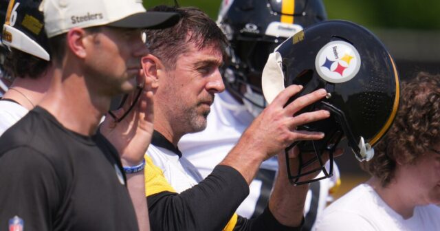 Obranca Steelers Aaron Rodgers hovorí, že rok 2026 je jeho Obranca Steelers Aaron Rodgers hovorí, že rok 2026 je jeho posledná sezóna v NFL
