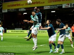 Očami sveta, ktoré sa pozerajú, mohla o titule rozhodnúť nešikovnosť škótskych rozhodcov. Toto musí byť kľúčový moment pre VAR v škótskom futbale Celtic dostal penaltu po tom, čo bol Nicholson uznaný za manipuláciu