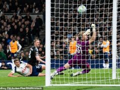Od nešťastia až po kráľa Kinského! Ako sa objavil nepravdepodobný hrdina Tottenhamu v boji o zostup – a teraz by to malo znamenať, že Roberto De Zerbi z tímu číslo 1 už nebude hrať Antonin Kinsky skvelo zareagoval, keď poprel Seana Longstaffa, ktorý vybuchol
