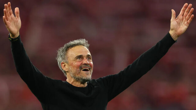 Manažér Paríža St-Germain Luis Enrique oslavuje po tom, čo sa jeho tím dostal do finále Ligy majstrov 2026