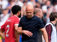 Oddaný Liverpoolu Joe Gomez sa úprimne priznal po tom, čo videl fanúšikov, ako si obľúbili Arnea Slotu Manažér Liverpoolu Arne Slot frustrovane vyráža