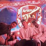 Mikel Arteta sa pripojil k hviezdam Arsenalu v nočnom klube Tape po vynechaní zápasu Man City