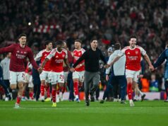 Odhalené: Pozoruhodná trojslovná správa, ktorá presvedčila hviezdy Arsenalu, že môžu vyhrať titul Hráči Arsenalu oslavujú víťazstvo nad Atléticom Madrid