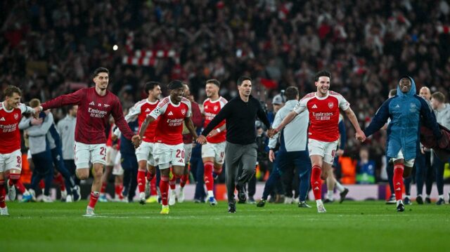 Hráči Arsenalu oslavujú víťazstvo nad Atléticom Madrid