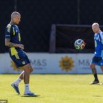 Lyndon Dykes hral v tejto sezóne za Charlton 20-krát a strelil tri góly