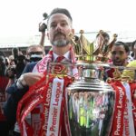 Spolupredseda Arsenalu Josh Kroenke oslavuje víťazstvo Gunners v Premier League